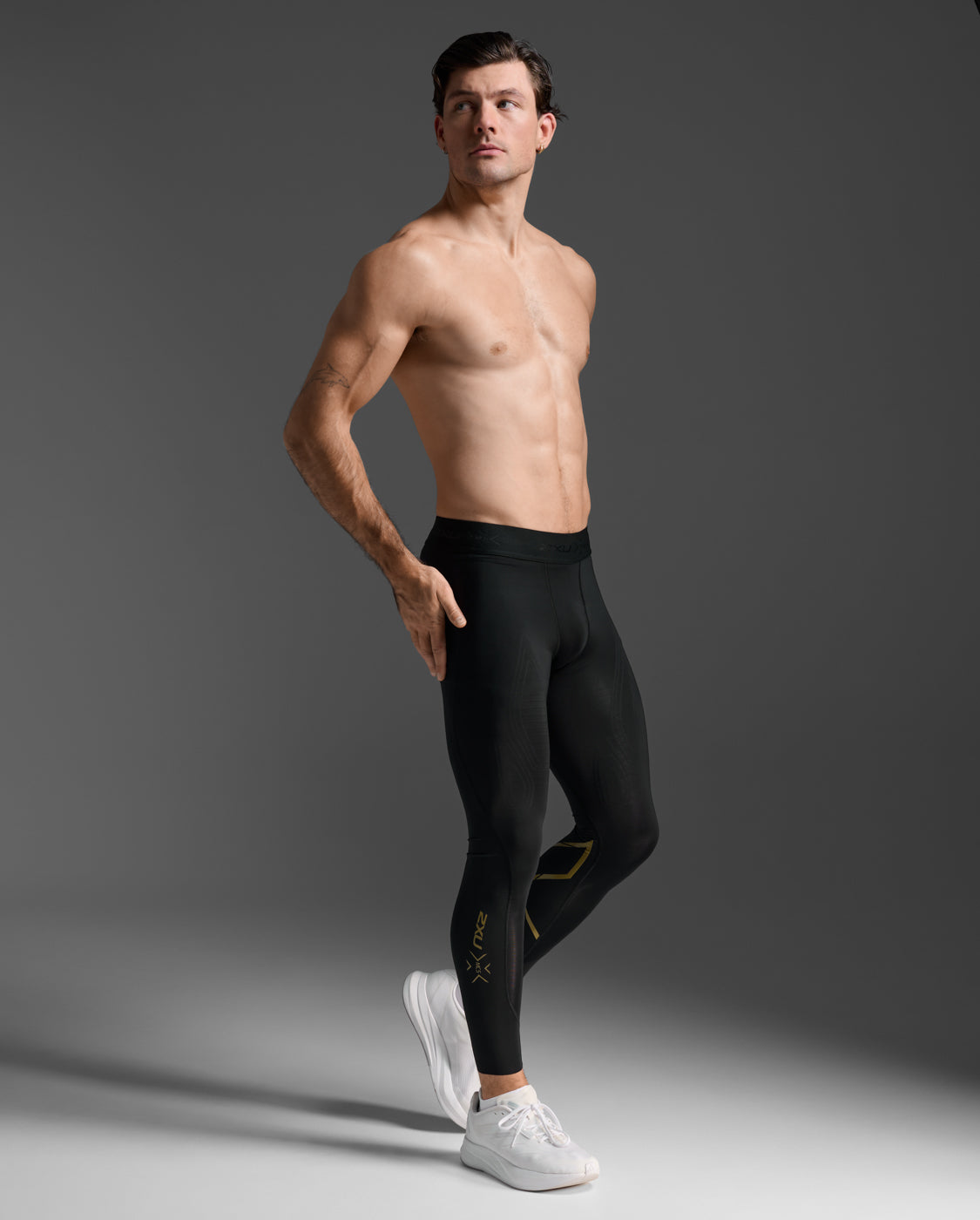 2XU 黒 ゴールドロゴ タイツ 2XU ツータイムズユー MCSクロストレーニングミッドライズ