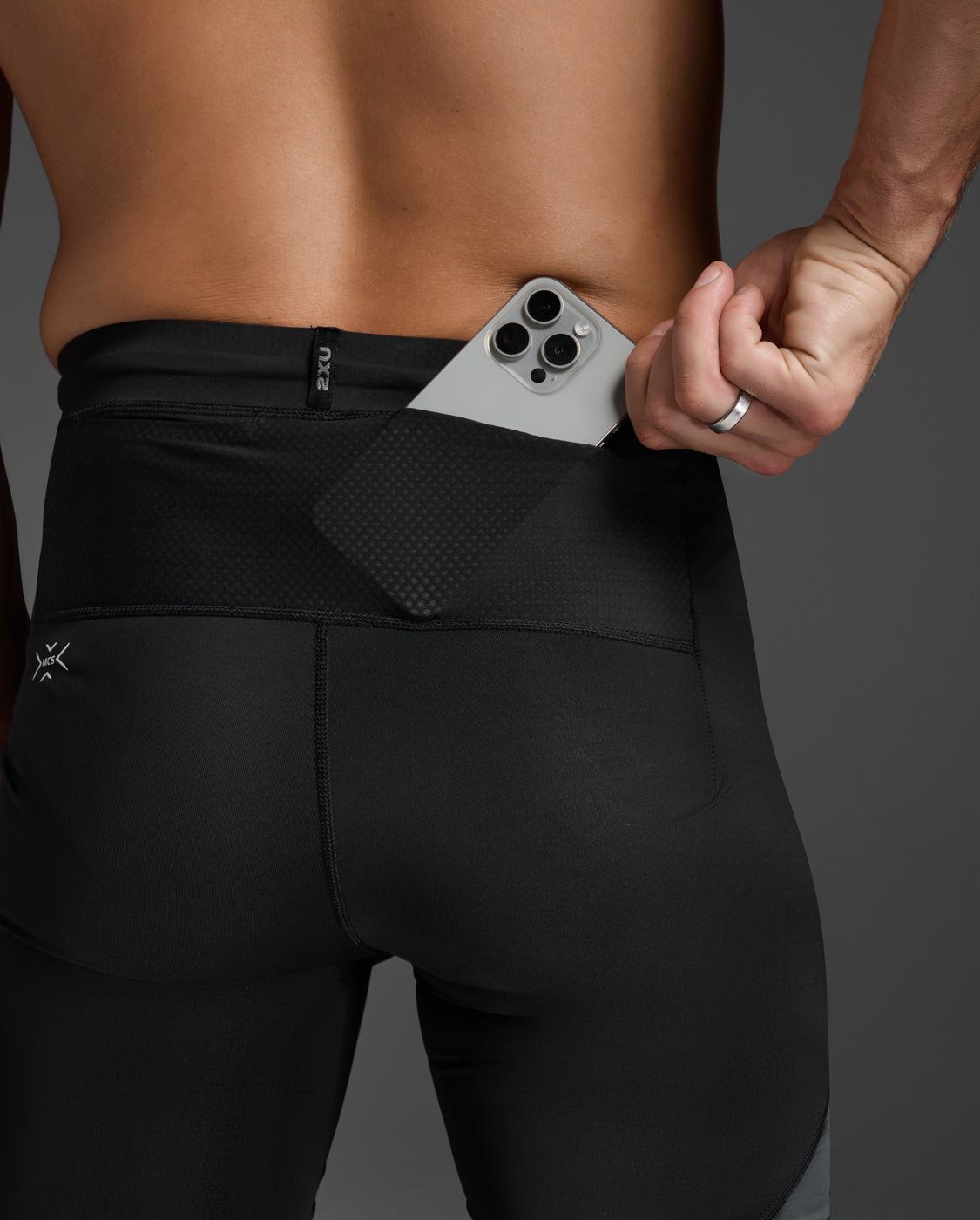 2xu ライトスピードリアクト Sサイズ　メンズ メンズ ライトスピード リアクト コンプレッションショート MA7050B