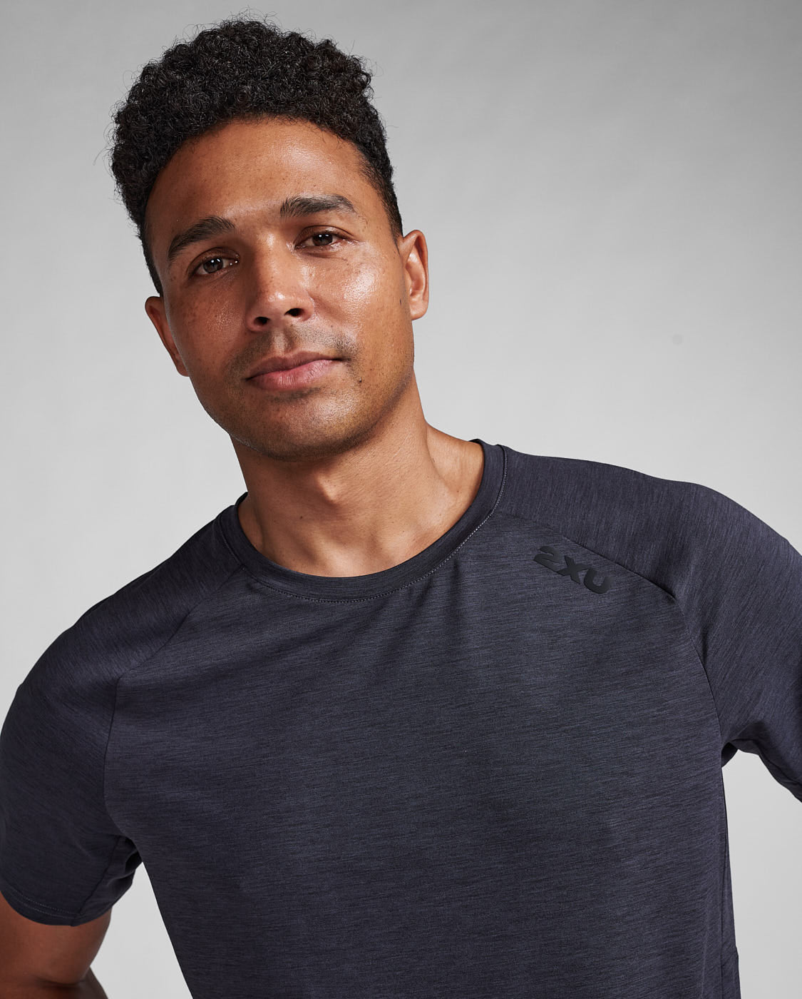 メンズ モーションTee MR7158A IDK/BLK〈セール返品交換・不可〉 – 2XU