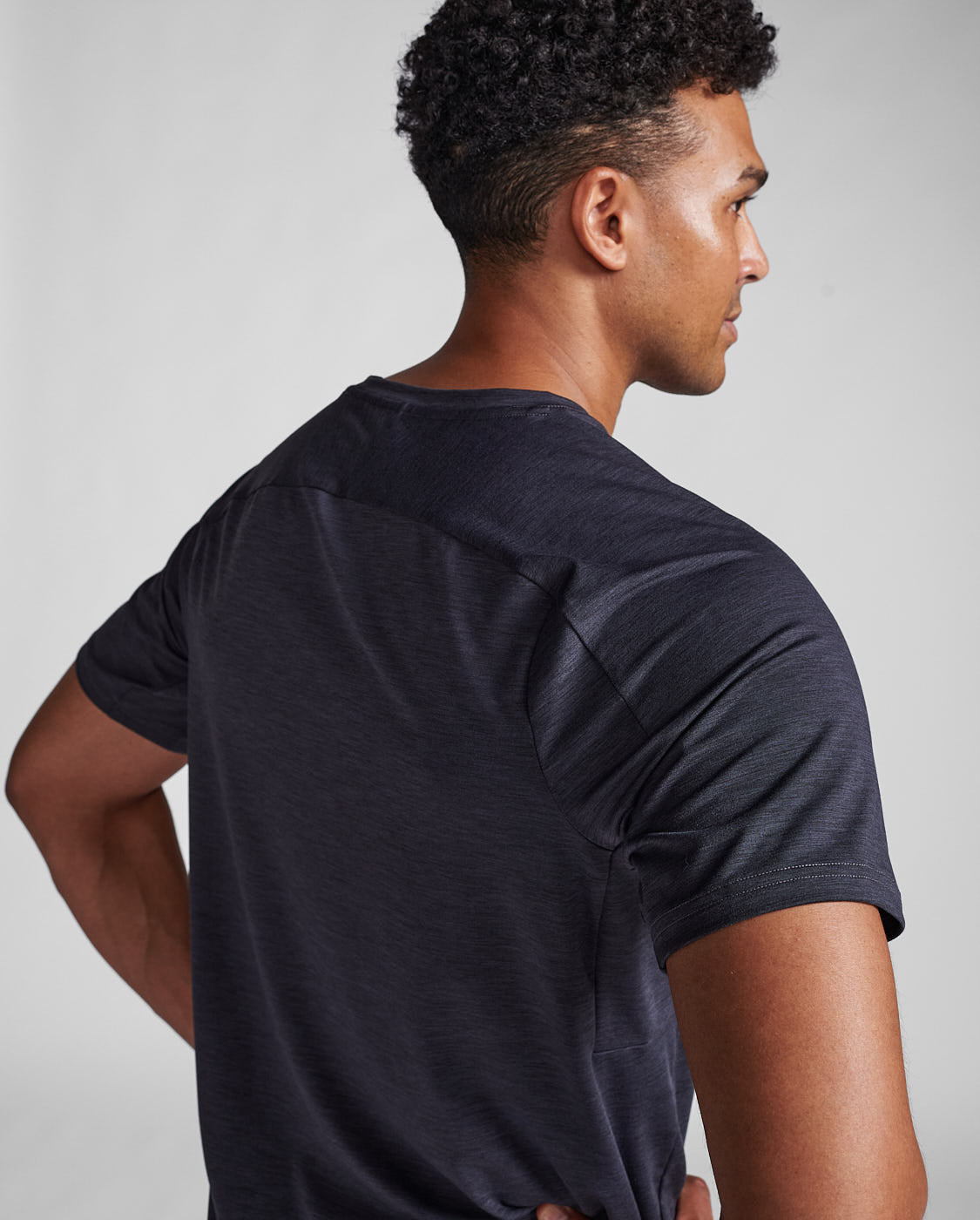 メンズ モーションTee MR7158A IDK/BLK〈セール返品交換・不可