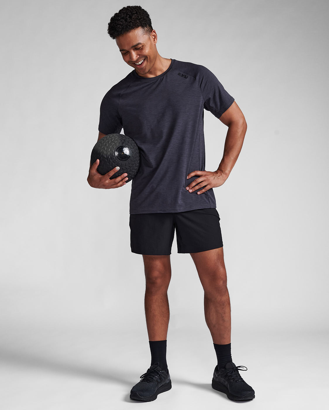 メンズ モーションTee MR7158A IDK/BLK〈セール返品交換・不可〉 – 2XU