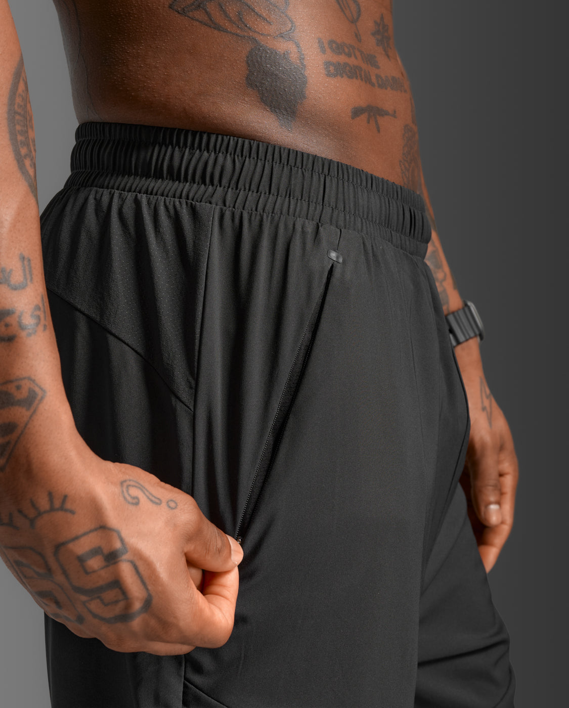 【NEW】メンズ エアロウーヴン ジョガー MR7459B BLK/SRF