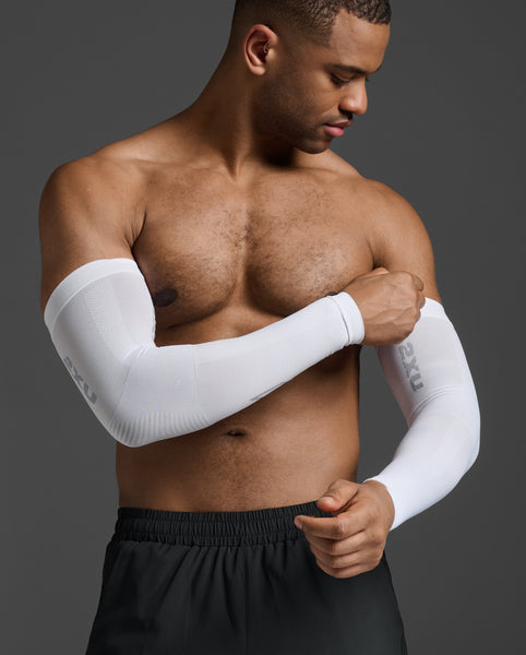 フレックスアームスリーブ ua4009a WHT/GRY – 2XU Japan