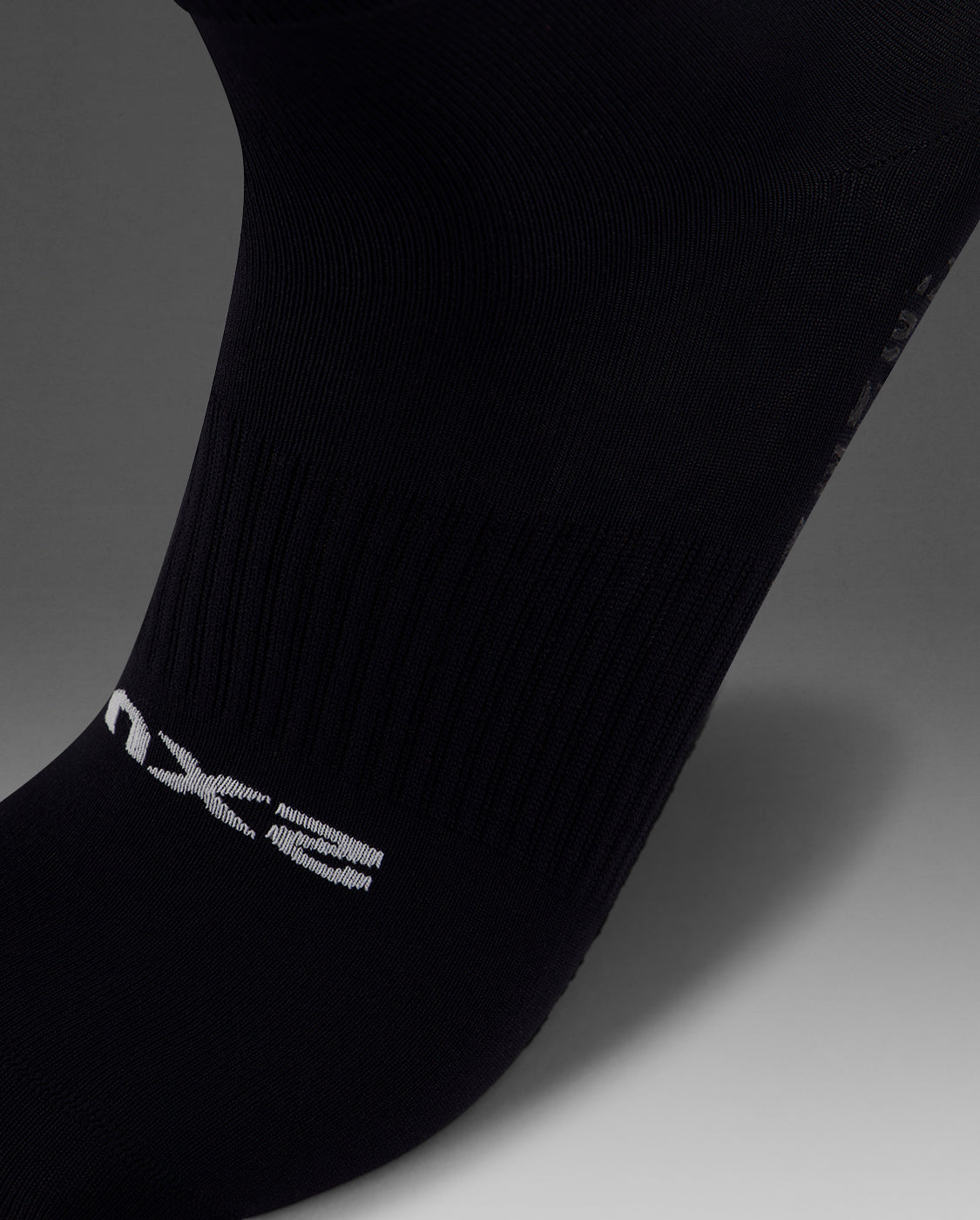 下地 パフォーマンス クルーグリップ ソックス UQ7356E BLK/WHT – 2XU Japan